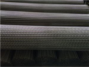 Tasakaalustatud traatvõrgust vöö